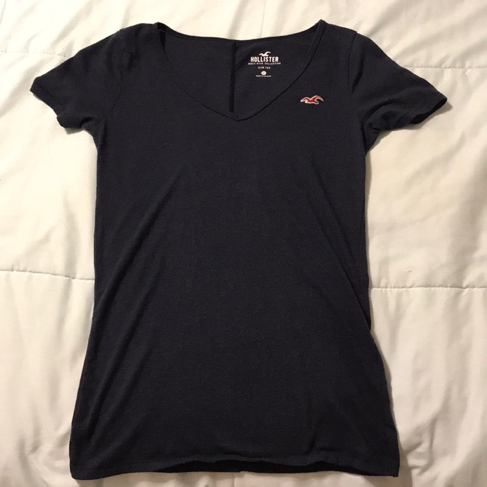 V-neck hollister top